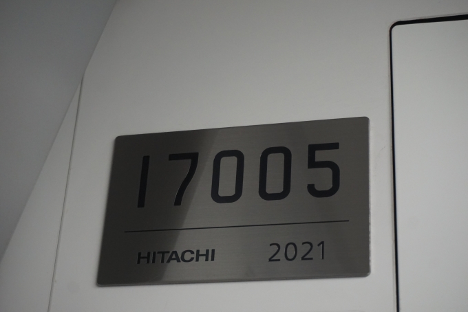 鉄道乗車記録の写真:車両銘板(3)        「東京メトロ 17005」