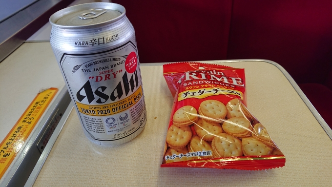 鉄道乗車記録の写真:駅弁・グルメ(6)        「東武日光駅で購入したアサヒビールとチェダーチーズ」