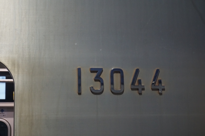 鉄道乗車記録の写真:車両銘板(2)        「東京メトロ 13044」
