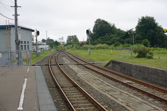 鉄道乗車記録の写真:駅舎・駅施設、様子(4)        「大湊駅ホームから撮影した野辺地に向かう風景」