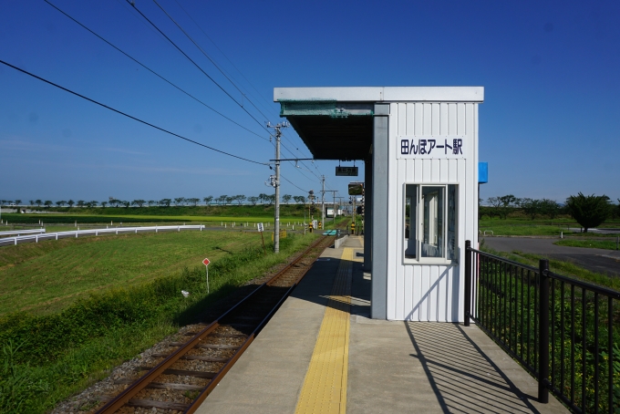 鉄道乗車記録の写真:駅舎・駅施設、様子(7)        「田んぼアート駅黒石駅側」