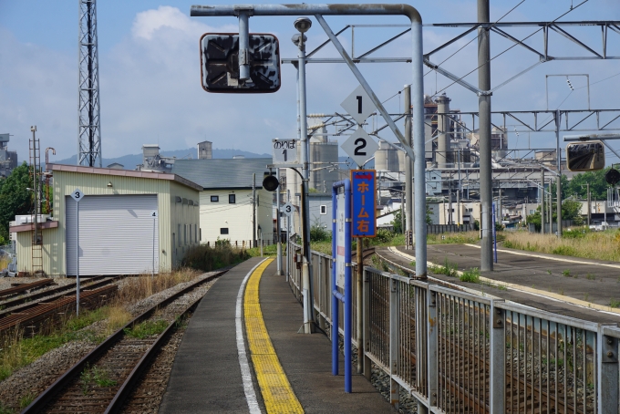 鉄道乗車記録の写真:駅舎・駅施設、様子(3)        「上磯駅ホーム」