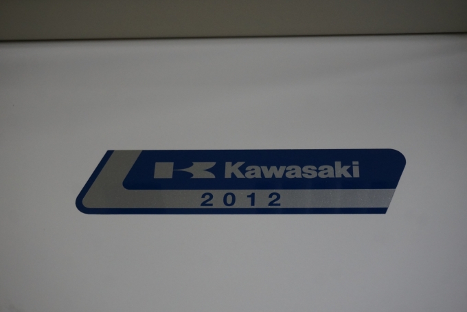 鉄道乗車記録の写真:車両銘板(4)        「Kawasaki2012」