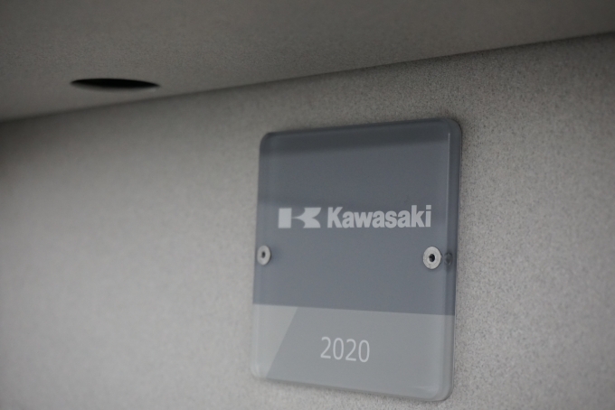 鉄道乗車記録の写真:車両銘板(9)        「JR四国2700系気動車2711
Kawasaki2020」
