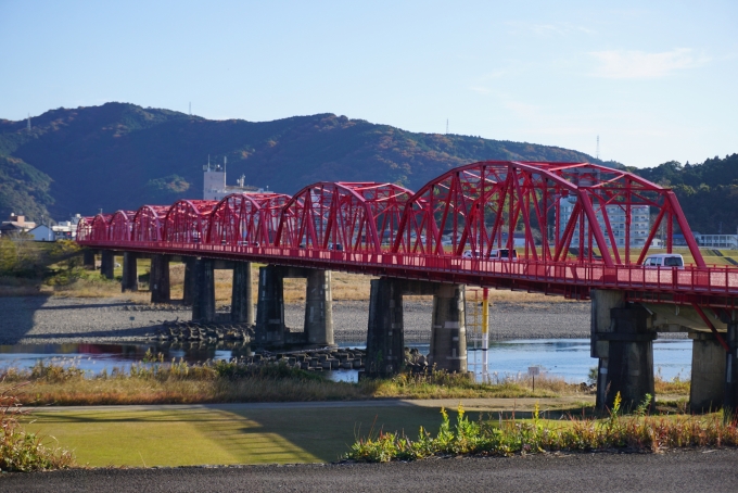 鉄道乗車記録の写真:旅の思い出(4)        「佐田沈下橋に行く途中で渡った赤鉄橋」