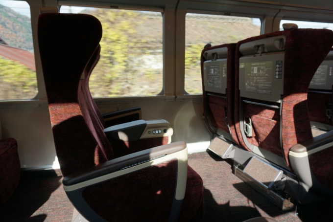 鉄道乗車記録の写真:車内設備、様子(2)        「JR四国 2804のグリーン車」
