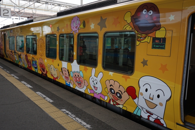 鉄道乗車記録の写真:乗車した列車(外観)(7)        「JR四国 2804」