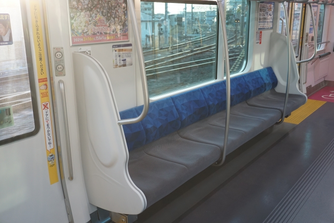 鉄道乗車記録の写真:車内設備、様子(7)        「JR東日本 クハE235-1002座席」