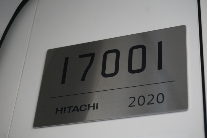 鉄道乗車記録の写真:車両銘板(4)        「東京メトロ 17001」