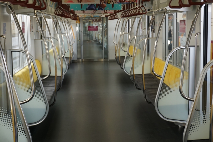 鉄道乗車記録の写真:車内設備、様子(11)        「東京メトロ 17001車内」