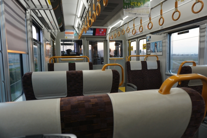 鉄道乗車記録の写真:車内設備、様子(4)        「JR西日本225系電車
クモハ224-110の車内」
