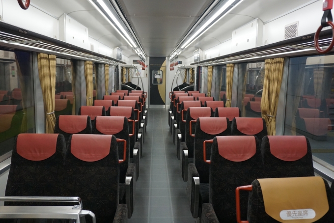鉄道乗車記録の写真:車内設備、様子(5)        「京阪電鉄 8054車内」