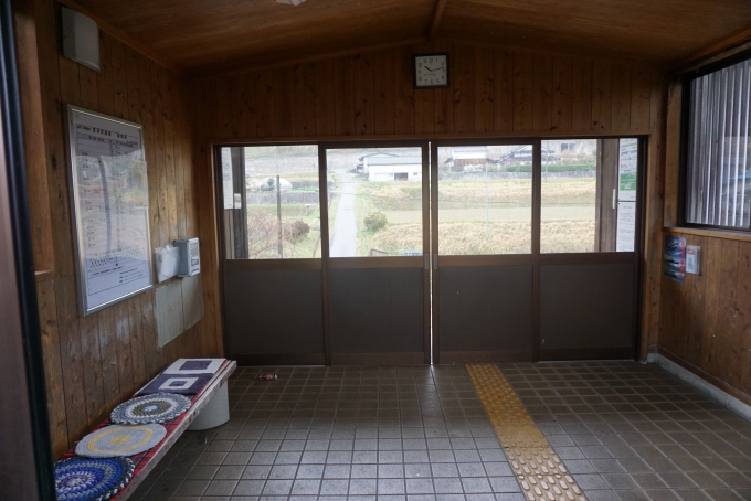 鉄道乗車記録の写真:駅舎・駅施設、様子(19)        「宮本武蔵駅待合室」