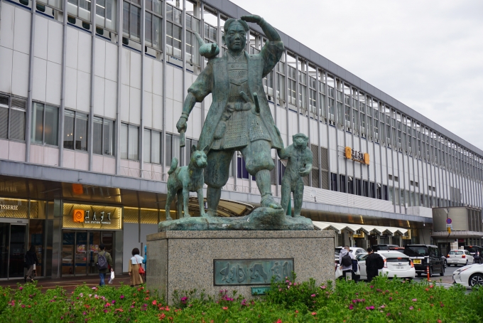 鉄道乗車記録の写真:旅の思い出(9)        「岡山駅前ある桃太郎銅像」
