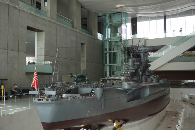 鉄道乗車記録の写真:旅の思い出(31)        「大和ミュージアムにある実物の10分の1サイズの戦艦大和の模型、後ろ姿」