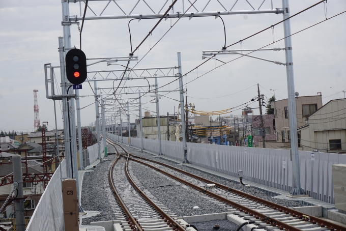 鉄道乗車記録の写真:駅舎・駅施設、様子(8)        「愛宕駅ホームから見た野田市方面線路」