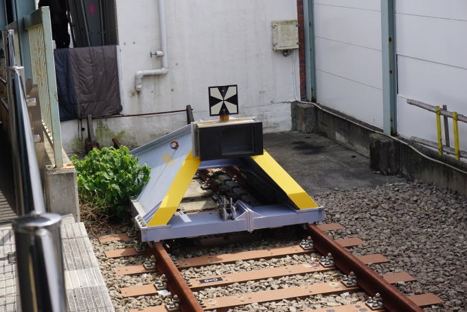 鉄道乗車記録の写真:駅舎・駅施設、様子(4)        「逗子・葉山駅車止め」