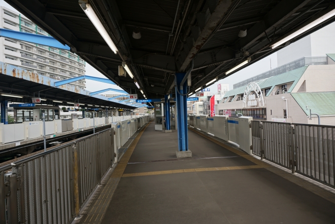 鉄道乗車記録の写真:駅舎・駅施設、様子(6)        「上永谷駅1と2番線のホーム」