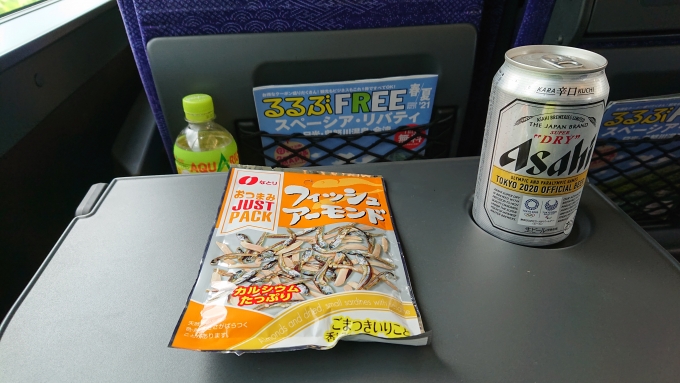 鉄道乗車記録の写真:駅弁・グルメ(11)        「会津田島駅売店で購入したアサヒビールとフィッシュアーモンド」