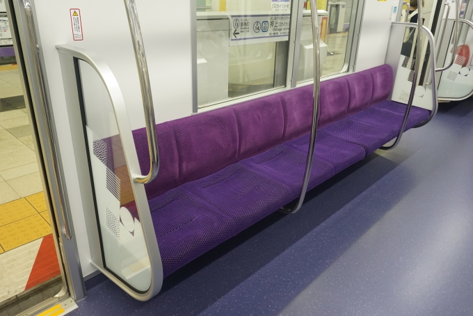 鉄道乗車記録の写真:車内設備、様子(9)        「東京メトロ 18201座席」