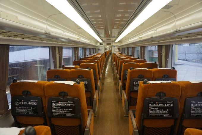 鉄道乗車記録の写真:車内設備、様子(7)        「東武鉄道 モハ205-6車内」