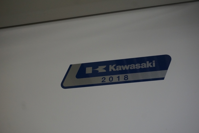 鉄道乗車記録の写真:車両銘板(6)        「JR北海道 クハ733-3208
Kawasaki2018」
