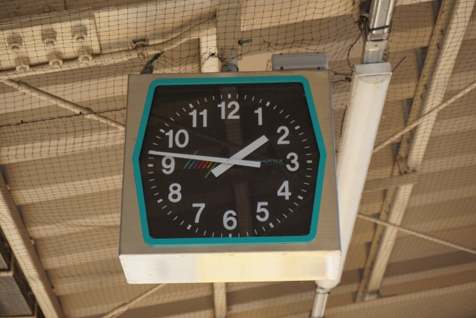 鉄道乗車記録の写真:駅舎・駅施設、様子(7)        「内宿駅にある時計」
