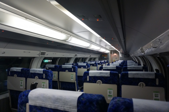 鉄道乗車記録の写真:車内設備、様子(12)        「JR東日本 サロE230-1056車内」
