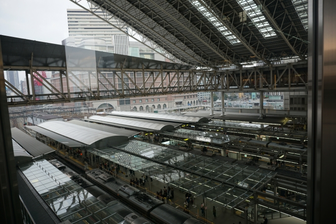 鉄道乗車記録の写真:駅舎・駅施設、様子(5)        「大阪ステーションシティ5階、時空（とき）の広場より撮影」