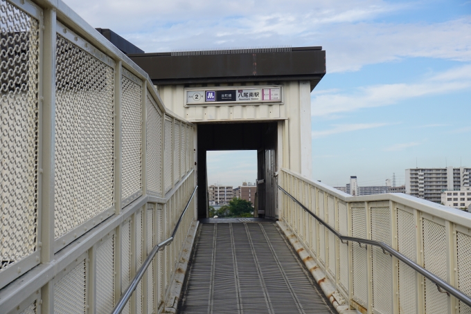 鉄道乗車記録の写真:駅舎・駅施設、様子(11)        「八尾南駅入口」