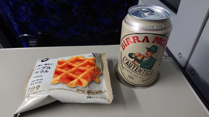 鉄道乗車記録の写真:駅弁・グルメ(7)        「モレッティビールとメープルワッフル」