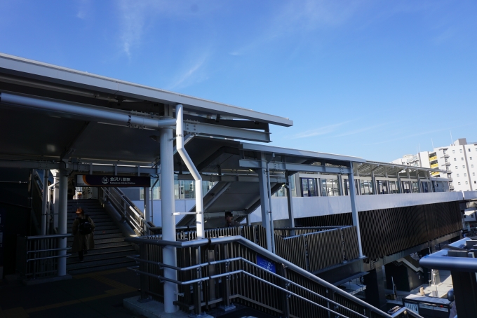 鉄道乗車記録の写真:駅舎・駅施設、様子(4)        「新築の駅舎」