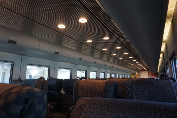 鉄道乗車記録の写真:車内設備、様子(6)     「JR九州 サハ885-9車内」
