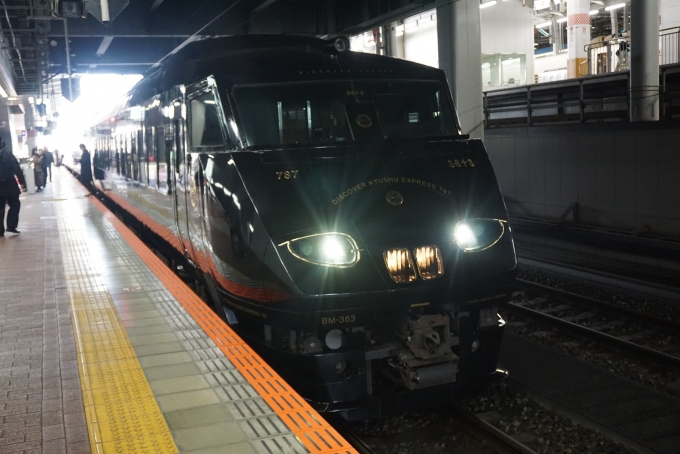 鉄道乗車記録の写真:乗車した列車(外観)(2)        「JR九州 クモロ786-363
乗車前に撮影」