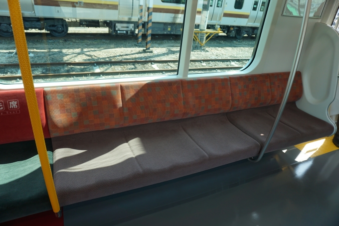 鉄道乗車記録の写真:旅の思い出(24)        「JR東日本 クハE130-606
座席」