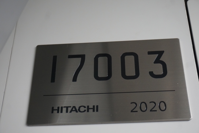 鉄道乗車記録の写真:車両銘板(3)        「東京メトロ 17003
日立2020」