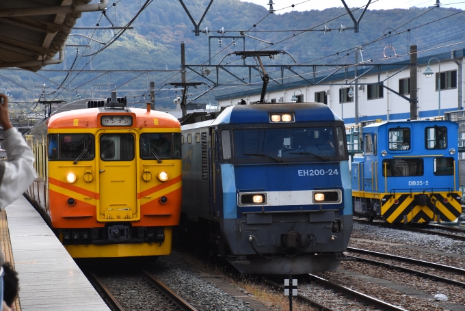 鉄道乗車記録の写真:乗車した列車(外観)(1)     「しなの鉄道115系S9編成　台湾特急色
」