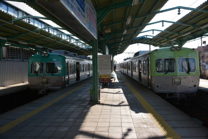 鉄道乗車記録の写真:乗車した列車(外観)(1)          「中央前橋駅にて、大胡へ向かう前に撮影した700型の並びです。
第1編成と第7編成の並びです。」