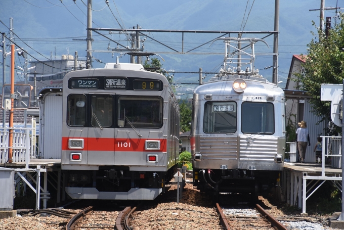 鉄道乗車記録の写真:乗車した列車(外観)(1)     「これから乗る1000系　1001編成と5200系の並びです。
」