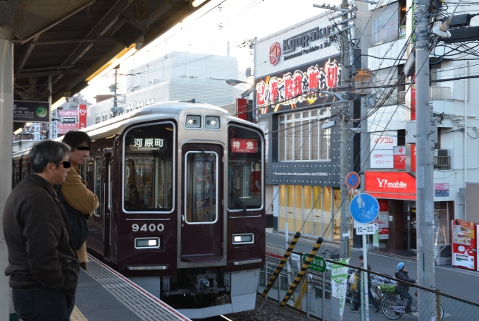 鉄道乗車記録の写真:乗車した列車(外観)(1)     「淡路駅にて入線して来た特急に乗り込み、京都を目指します。」