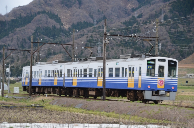 鉄道乗車記録の写真:乗車した列車(外観)(1)          「MC7000形　元飯田線の119系を改造しての車両です。
2両1編成が1ユニットです。」