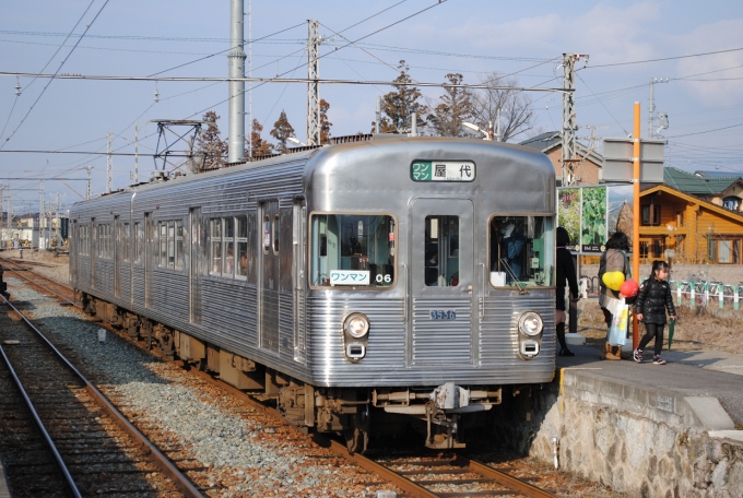 鉄道乗車記録の写真:乗車した列車(外観)(1)     「さよならイベントが行われていた綿内駅です。」