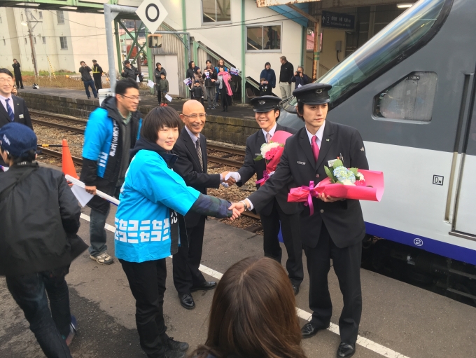 鉄道乗車記録の写真:旅の思い出(3)        「倶知安駅での花束贈呈！」