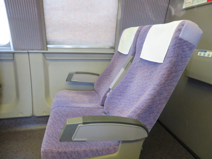 鉄道乗車記録の写真:車内設備、様子(5)        「500系の座席です」