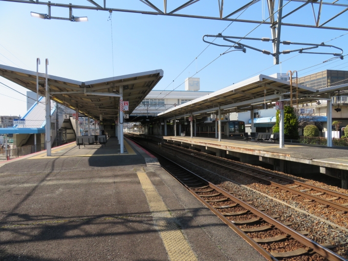 鉄道乗車記録の写真:駅舎・駅施設、様子(2)        「川西池田駅は2面4線の地上駅です」