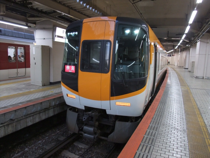 鉄道乗車記録の写真:乗車した列車(外観)(1)          「近鉄22000系の奈良行きに乗車しました。」
