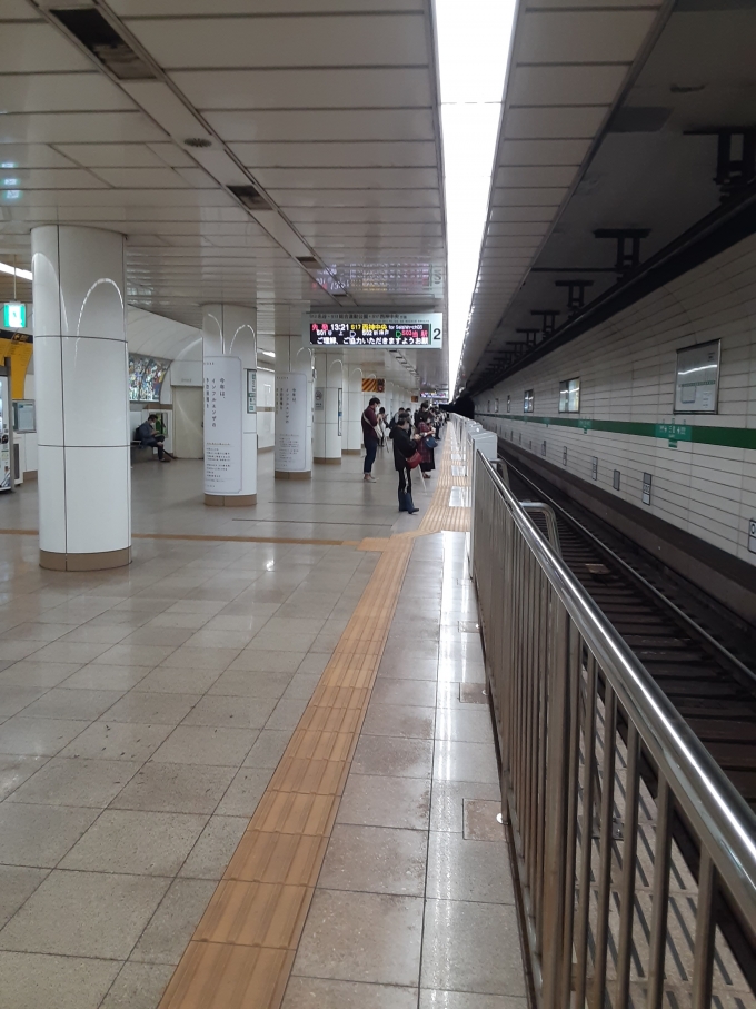 鉄道乗車記録の写真:駅舎・駅施設、様子(1)     「三宮駅には可動式ホーム柵が設置されていました」