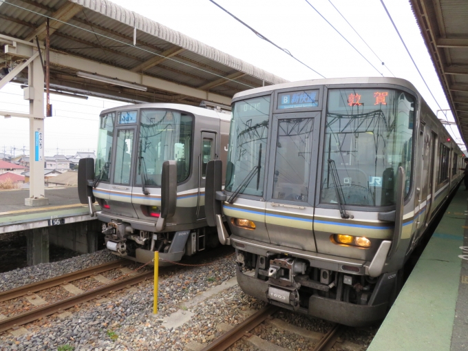鉄道乗車記録の写真:乗車した列車(外観)(1)        「近江今津で数分ほど停車したので撮影しました
（12両から4両への切り離しと、サンダーバードとの接続のため）」