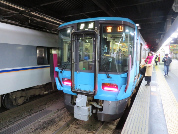 鉄道乗車記録の写真:乗車した列車(外観)(1)        「乗車したのは、IRいしかわ鉄道の521系です。」