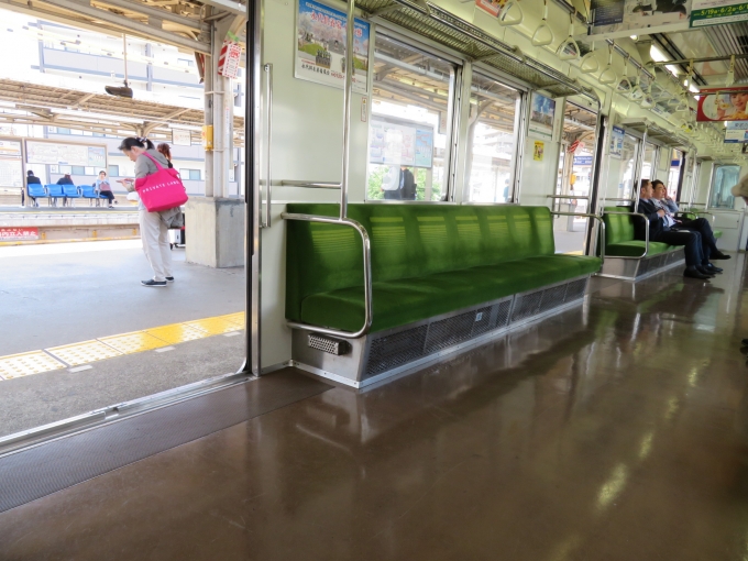 鉄道乗車記録の写真:車内設備、様子(2)        「座席のシートは緑色でした」